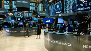 Wall Street choisit le vert apr&egrave;s une ouverture h&eacute;sitante