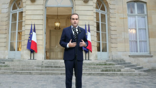 Le gouvernement se fait attendre, LR maintient la pression