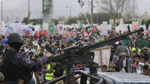 Migliaia di sostenitori degli Houthi in piazza a Sana'a contro l'Arabia Saudita