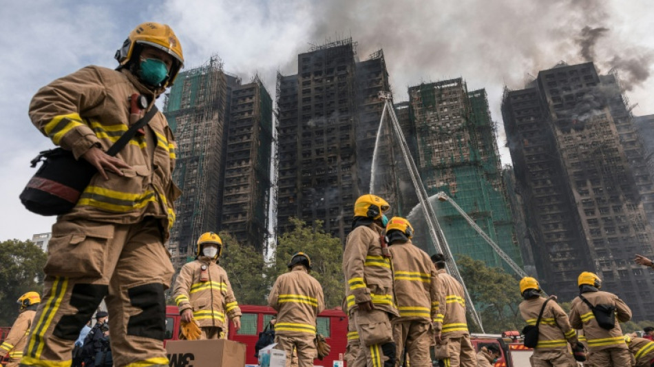 Pior inc&ecirc;ndio em d&eacute;cadas deixa mais de 90 mortos em Hong Kong