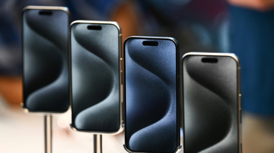 Les iPhone d'Apple souffrent, mais ses services d&eacute;collent