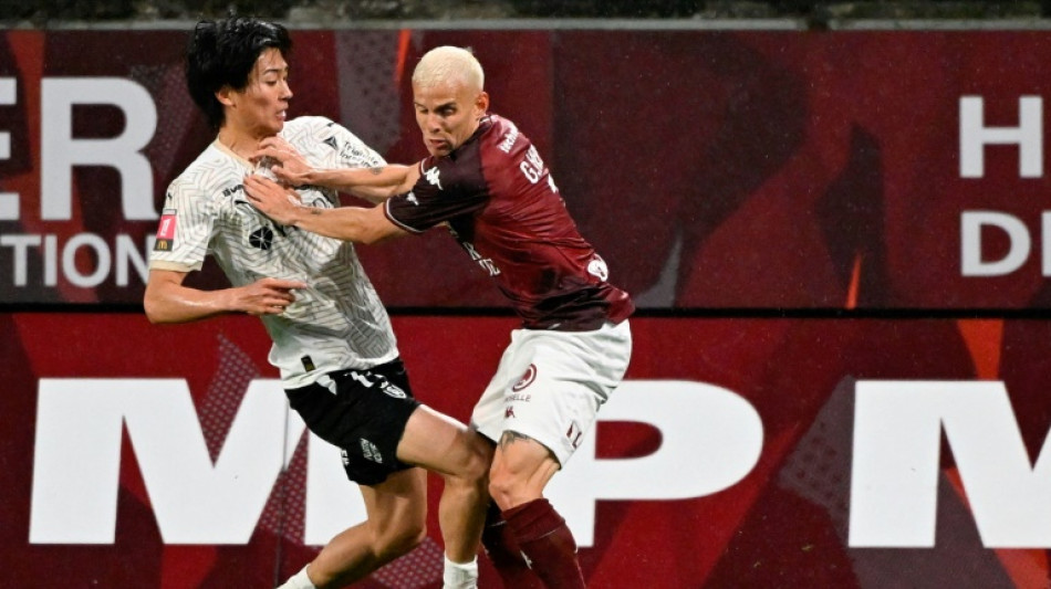 Metz e Reims empatam (1-1) e vão decidir vaga na Ligue 1 no jogo de volta
