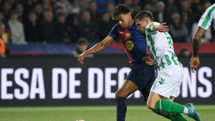 Barça eufórico e Real Madrid ferido voltam suas atenções para LaLiga