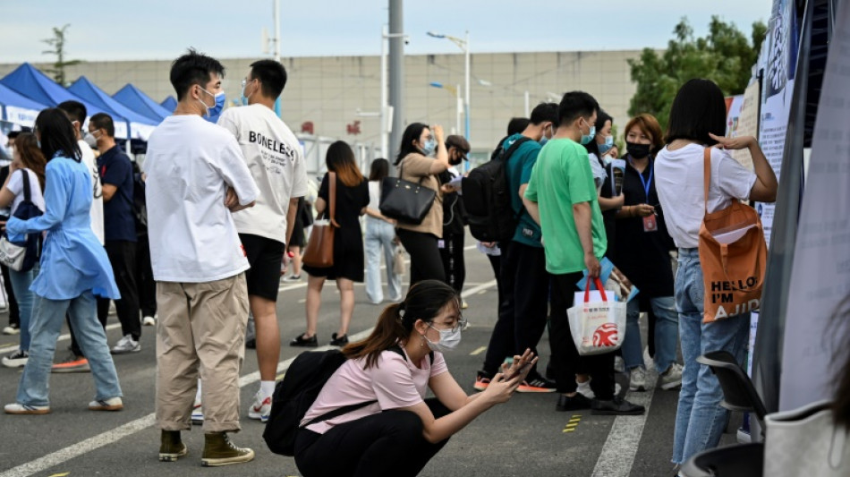 En Chine, jeunes recherchent emploi d&eacute;sesp&eacute;r&eacute;ment 