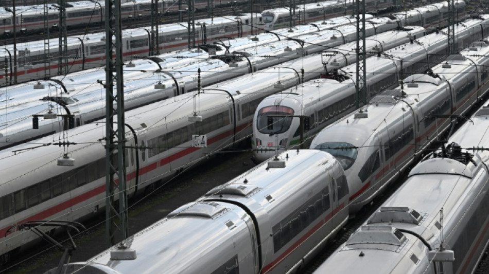GDL ruft zu eint&auml;gigem Streik auf - Bahn begr&uuml;&szlig;t Weihnachtsfrieden bis Januar