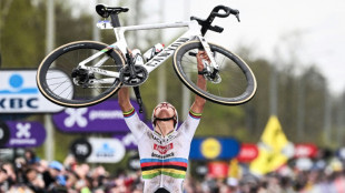 Cyclisme: Mathieu van der Poel remporte son troisi&egrave;me Tour des Flandres