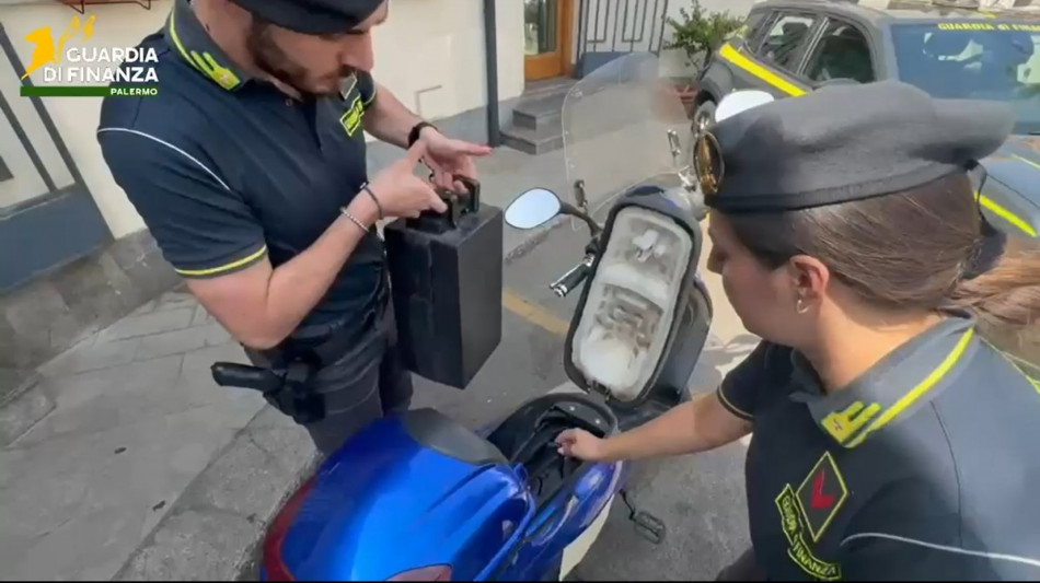 Sequestrati migliaia di motorini elettrici venduti come e-bike