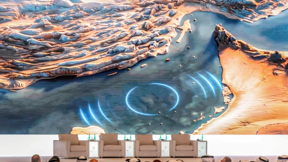 Quatro petroleiros pegam fogo no Estreito de Ormuz ap&oacute;s colis&atilde;o com minas
