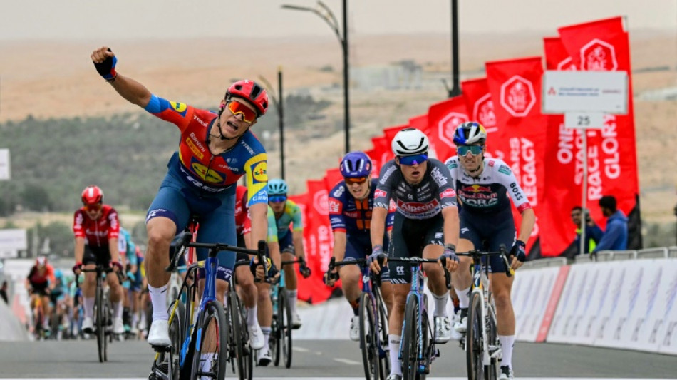 UAE Tour: l'Italien Jonathan Milan remporte la 1re &eacute;tape, malgr&eacute; Pogacar