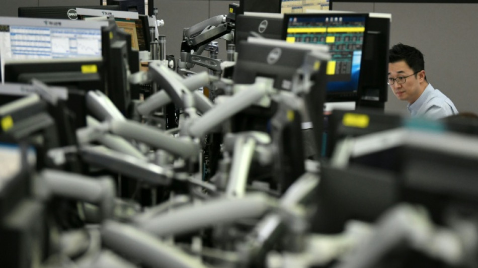 Stocks rise as all eyes on corporate earnings