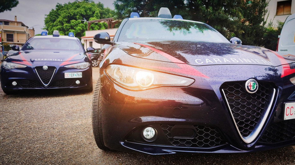 Minore pianifica aggressione con coltello a docente, fermato dai carabinieri