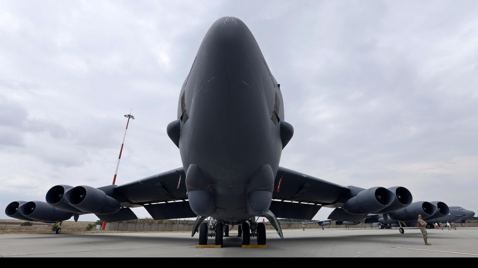 Guerra all'Iran, altri 3 bombardieri B-52 Usa atterrati in base Gb