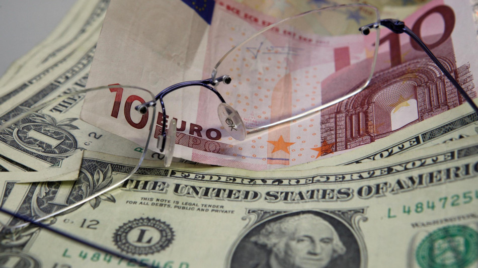 L'euro &egrave; poco mosso in avvio a 1,1171 dollari