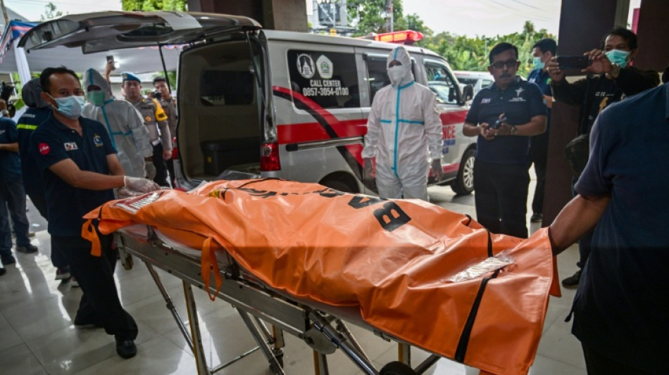 Ecole effondrée en Indonésie: le bilan s'élève à 45 morts, les recherches se poursuivent