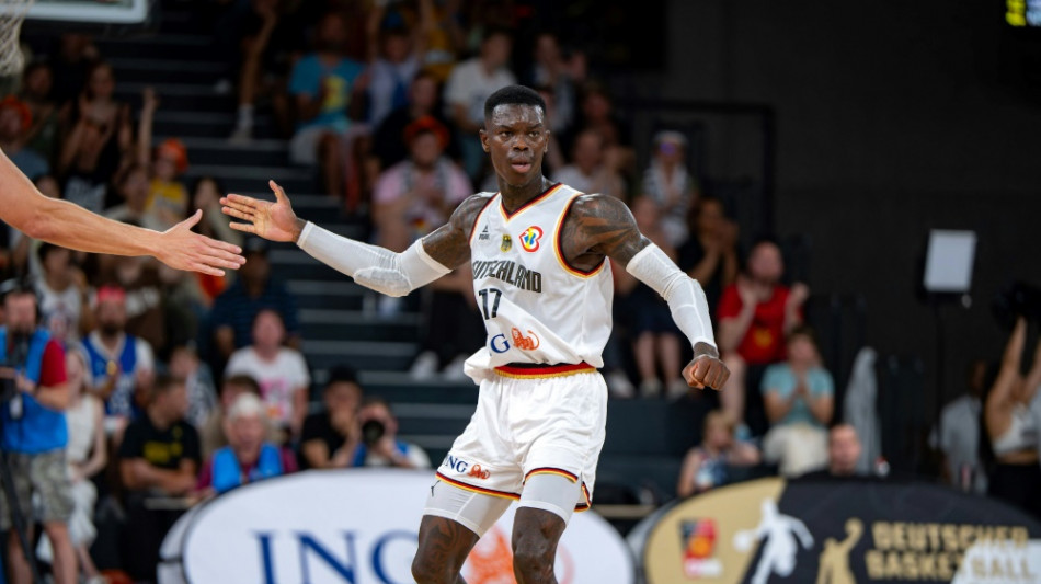 Schr&ouml;der f&ouml;rdert Basketball-Nachwuchs in der Heimat