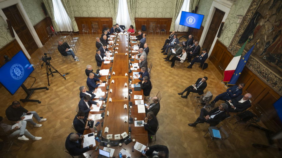 Sindacati, incontro sull'ex Ilva a p.Chigi spostato a martedì 27