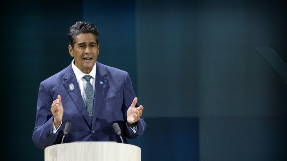 El presidente de una peque&ntilde;a naci&oacute;n del Pac&iacute;fico realiza una in&eacute;dita entrevista bajo el agua