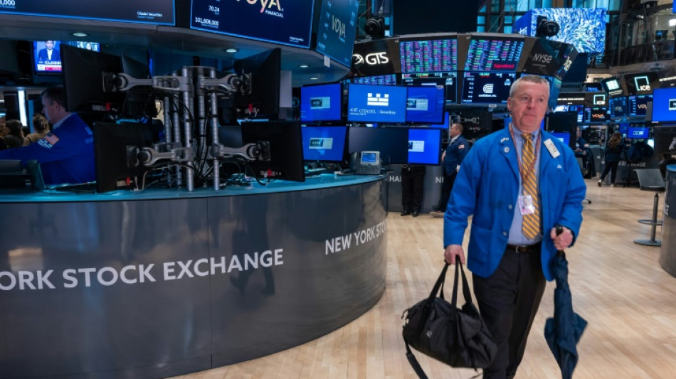 Wall Street termine en hausse avant l'inflation, le Nasdaq &agrave; un record