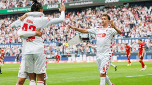 Colônia volta à Bundesliga um ano depois de ser rebaixado