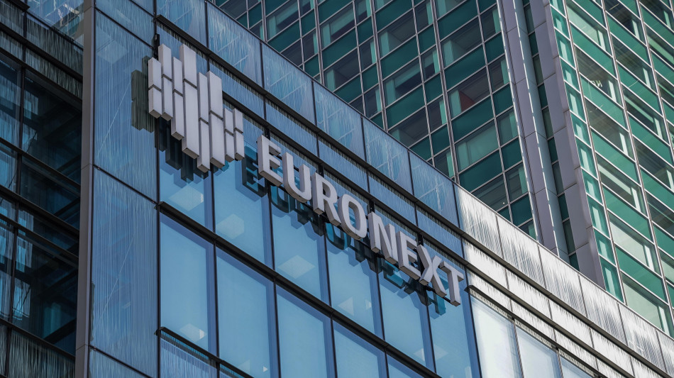 Borsa: l'Europa chiude contrastata, Parigi +0,34%, Londra +0,15%