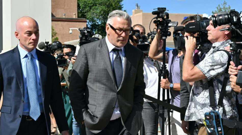 Julgamento de Alec Baldwin por disparo em 'Rust' avan&ccedil;a com argumentos iniciais