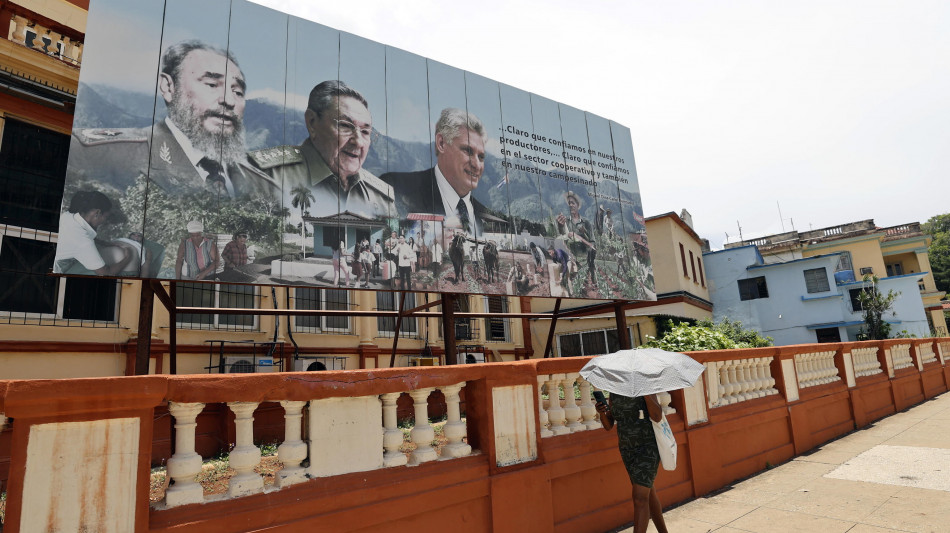 A Cuba il nipote di Fidel si offre per aiutare a distribuire aiuti Usa da 100 milioni