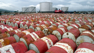 Prezzo petrolio in calo, Wti scambiato a 63,51 dollari