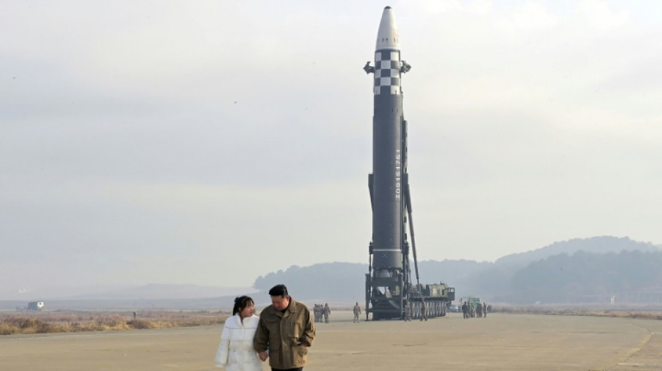 Kim a supervis&eacute; le lancement de son "missile monstre" avec sa fille, une premi&egrave;re