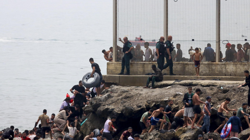 Recuperati i cadaveri di 9 migranti annegati tentando di arrivare a Ceuta
