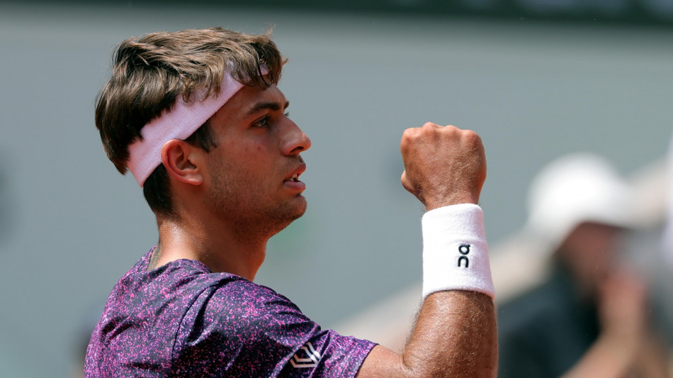 Roland Garros: Cobolli agli ottavi, battuto Tien in tre set