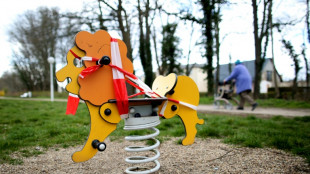 Vierjähriger in Nordrhein-Westfalen fährt mit Auto durch Zaun auf Spielplatz