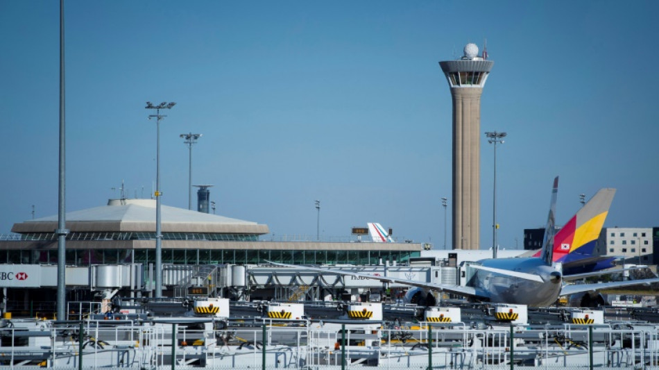 La polic&iacute;a mata a un hombre armado de un cuchillo en el aeropuerto Charles de Gaulle de Par&iacute;s