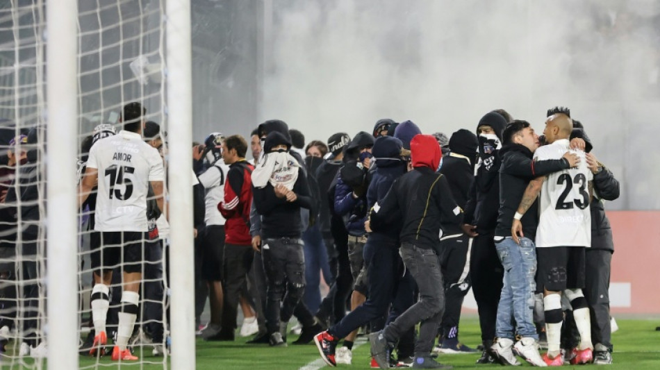 "Superclássico" do futebol chileno é suspenso após morte de dois torcedores na Libertadores