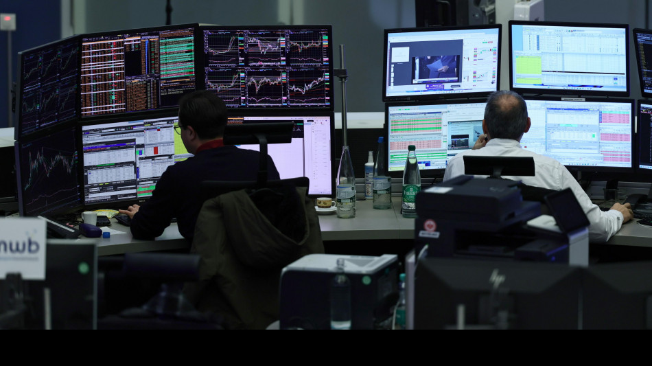 Borsa: Europa chiude in calo, in 3 settimana in fumo 1.700 miliardi