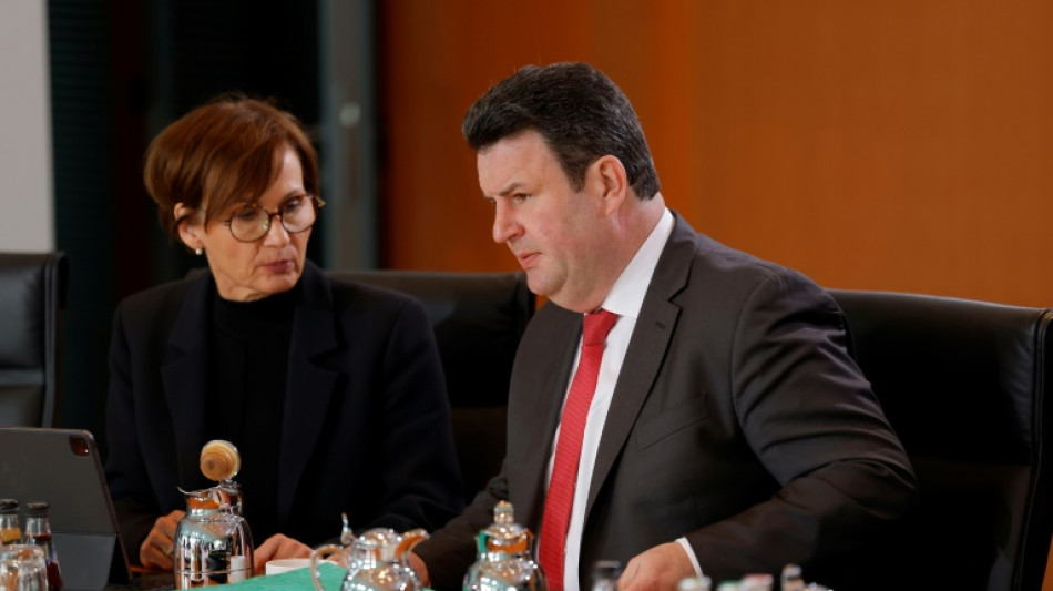 Heil besorgt &uuml;ber hohe Zahl junger Menschen ohne Ausbildung