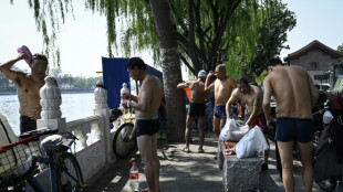 A P&eacute;kin, les rebelles du Covid se d&eacute;foulent
