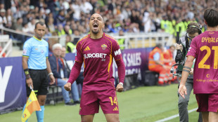 Impresa della Roma, rimonta e vittoria nel recupero a Parma