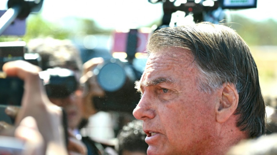 Aumenta a pressão sobre Bolsonaro, que deverá usar tornozeleira eletrônica