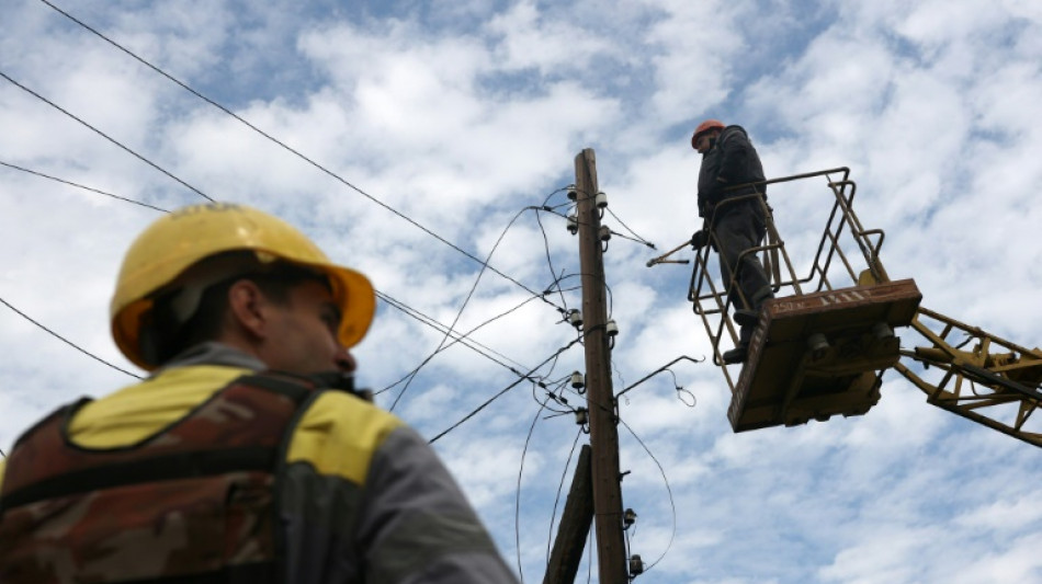 Le travail de Sisyphe des &eacute;lectriciens du Donbass face &agrave; une Russie offensive