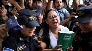 Una abogada activista de DDHH salvadoreña se dice "presa política" de Bukele