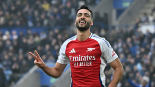Arsenal mant&eacute;m persegui&ccedil;&atilde;o ao Liverpool; City goleia Newcastle