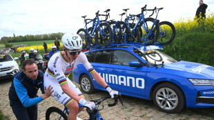 Dramatik in Roubaix: Van Aert siegt vor Pogacar