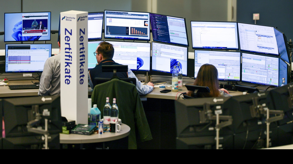 Borsa: l'Europa conclude in scivolata, Francoforte -2,6%