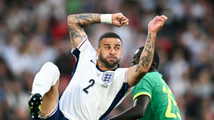 Kyle Walker assina com o Burnley