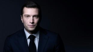 L&eacute;gislatives: Bardella au salon de la d&eacute;fense, Macron fait pol&eacute;mique