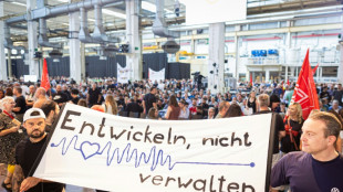 VW-Spitze verteidigt Sparpl&auml;ne - Belegschaft reagiert mit Pfeifkonzert 