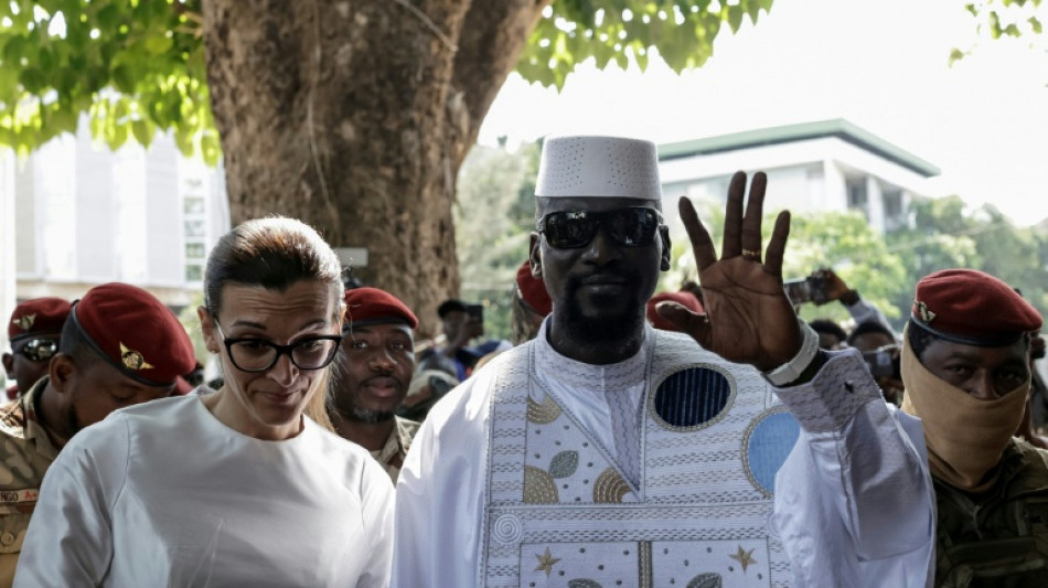 Guineas Ex-Milit&auml;rmachthaber Doumbouya leistet Amtseid als neuer Pr&auml;sident