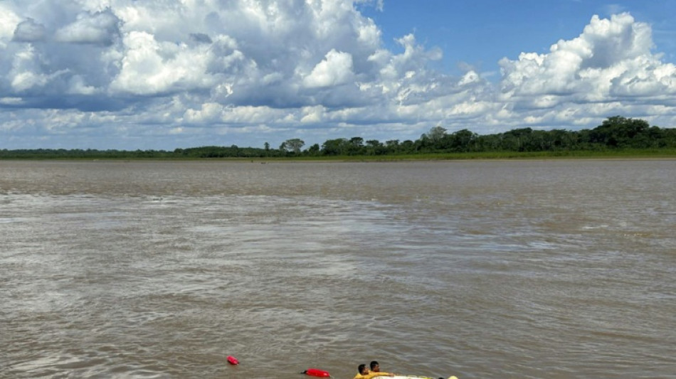 Los buzos refuerzan la b&uacute;squeda de 30 desaparecidos tras el hundimiento de dos barcos en Per&uacute; 