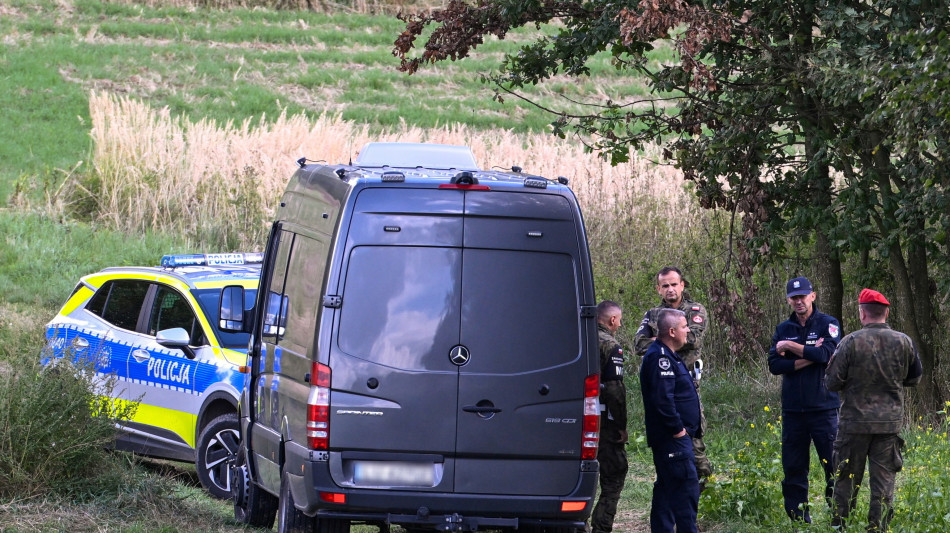 Polonia chiude spazio aereo e alza jet in volo