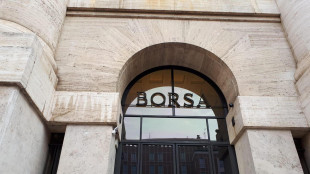 Borsa: Milano debole con crollo Stellantis, vola Campari, ok Tim